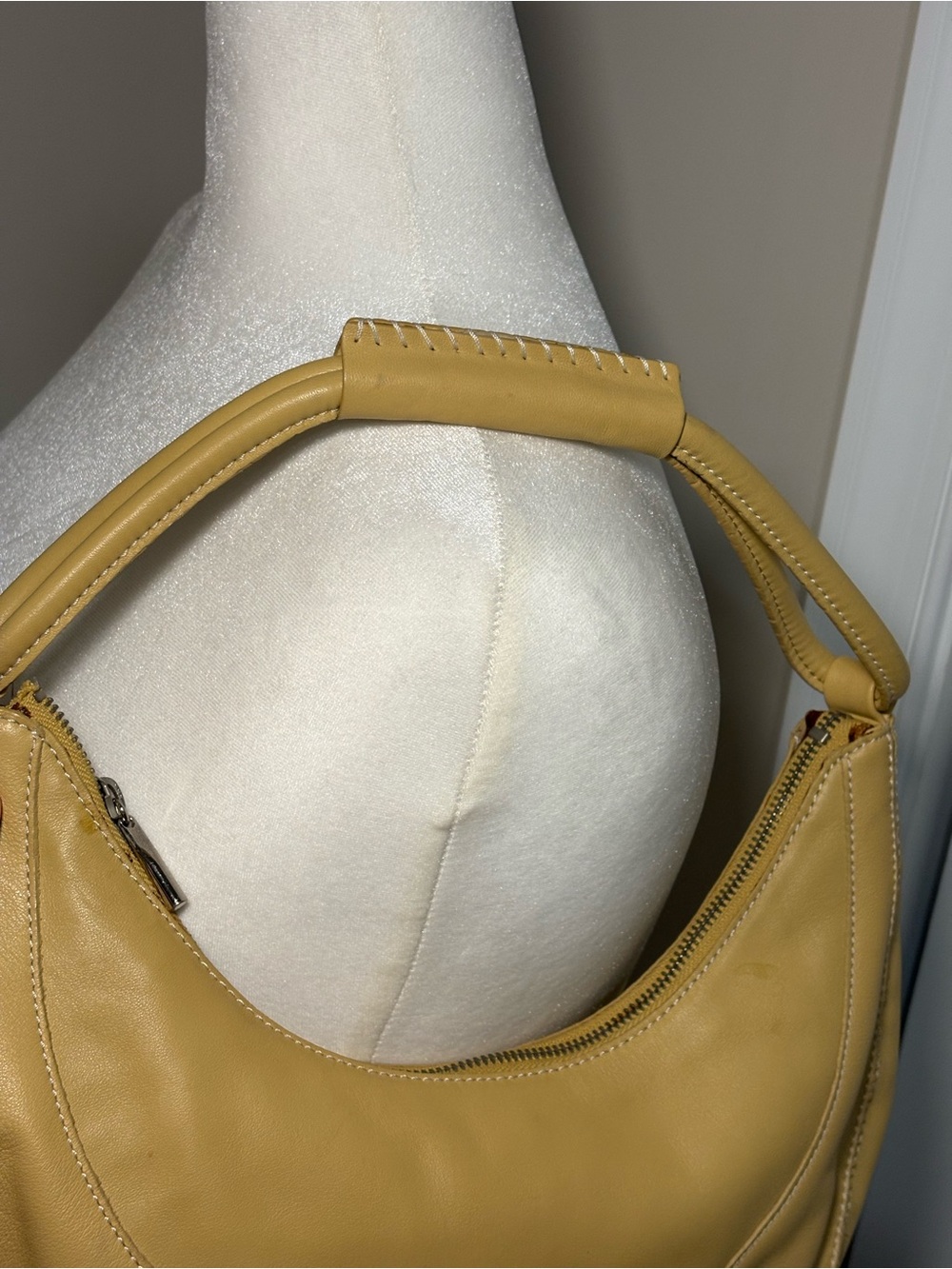 Mustard Leather Hobo Shoulder Bag Jones New York - Picture 3 of 4